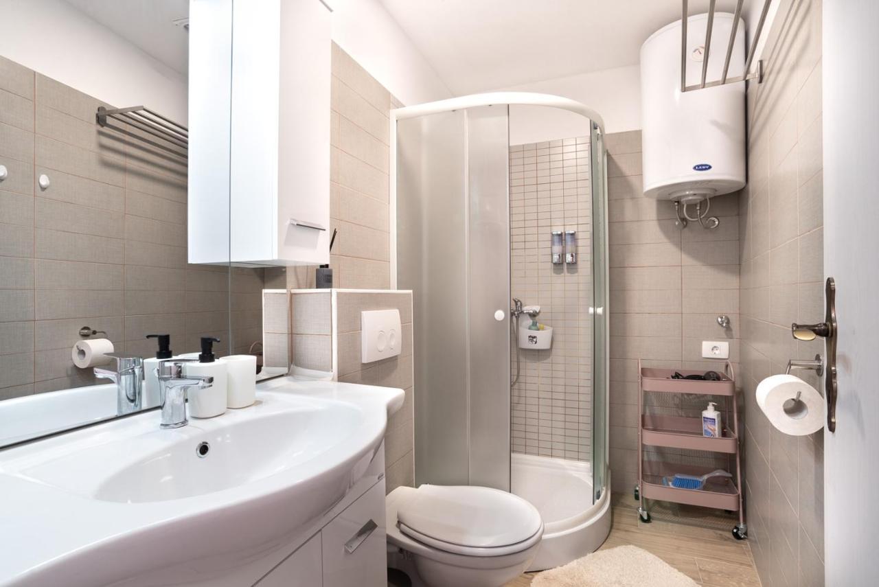 Apartments Nautilus, Nearby Beach Svetilnik Izola Ngoại thất bức ảnh