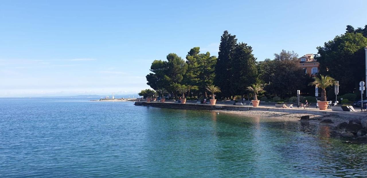 Apartments Nautilus, Nearby Beach Svetilnik Izola Ngoại thất bức ảnh